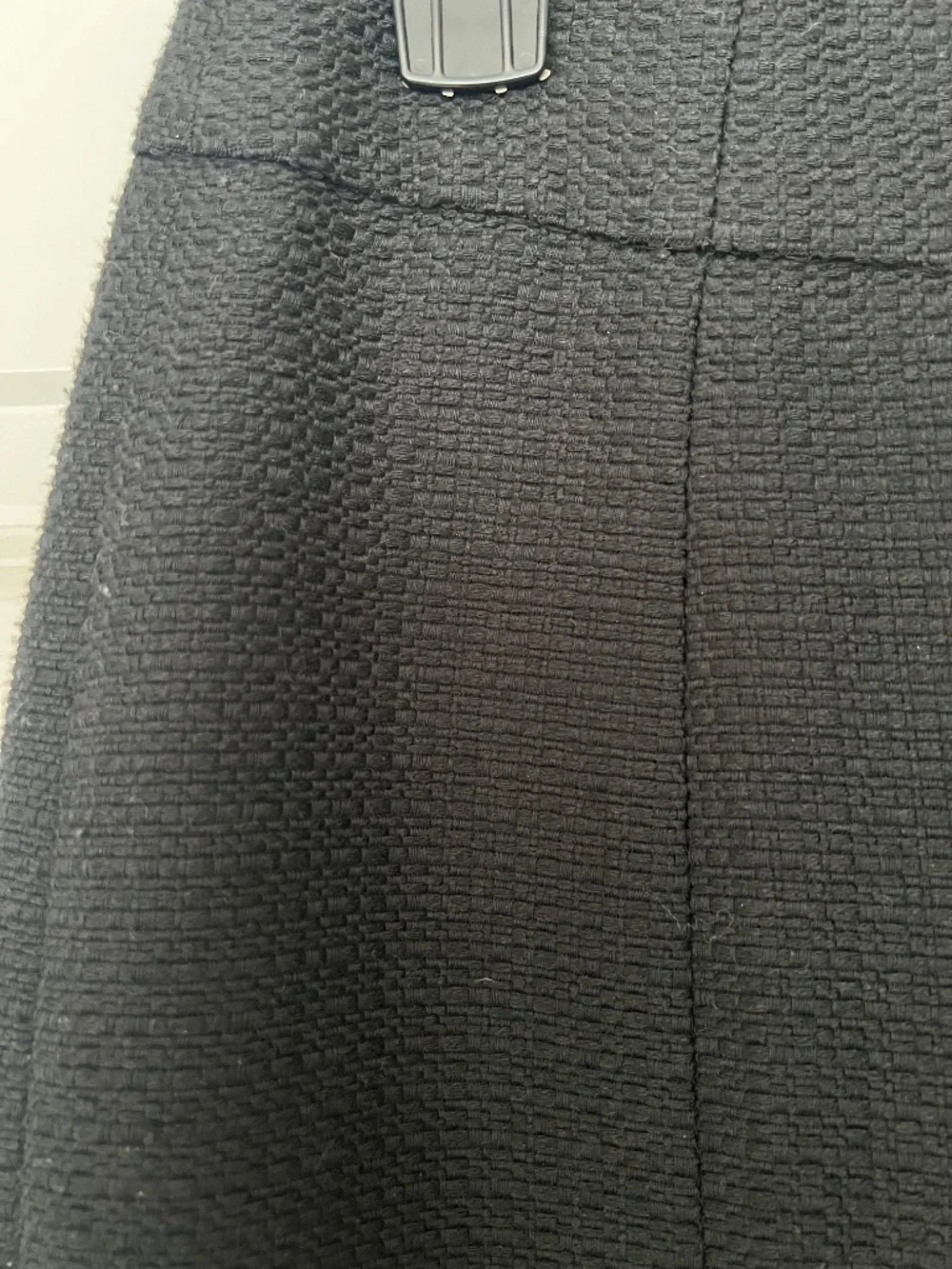 Banana Republic Textured Black Pencil Skirt | Size 4 | Classic Career & Workwear